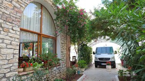 Front of property - Hotel Rixhi (Sarandë)