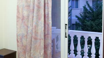 Camera doppia, balcone | 1 camera, una cassaforte in camera, Wi-Fi gratuito, lenzuola