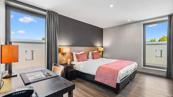 小型套房 (Connecting suite) | 2 多间卧室、高档床上用品、泰普尔床垫、迷你吧