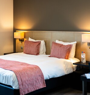Junior-suite (Connecting suite) | Premium-sengetøj, Tempur-Pedic-senge, minibar, pengeskab på værelset