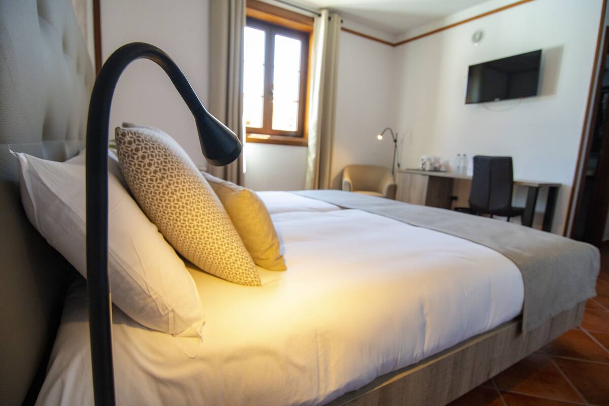 Double Room Single Use | Hypo-allergenic bedding available, down comforters, memory foam beds