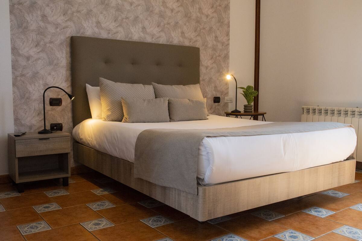 Double Room | Hypo-allergenic bedding available, down comforters, memory foam beds