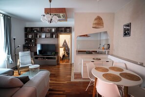 Comfort Apart Daire, Sıcak Su Küveti, Şehir Manzaralı | Oturma alanı
