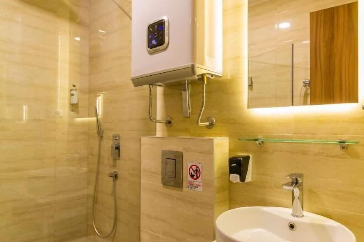 Bathroom | Shower, free toiletries, hair dryer, slippers