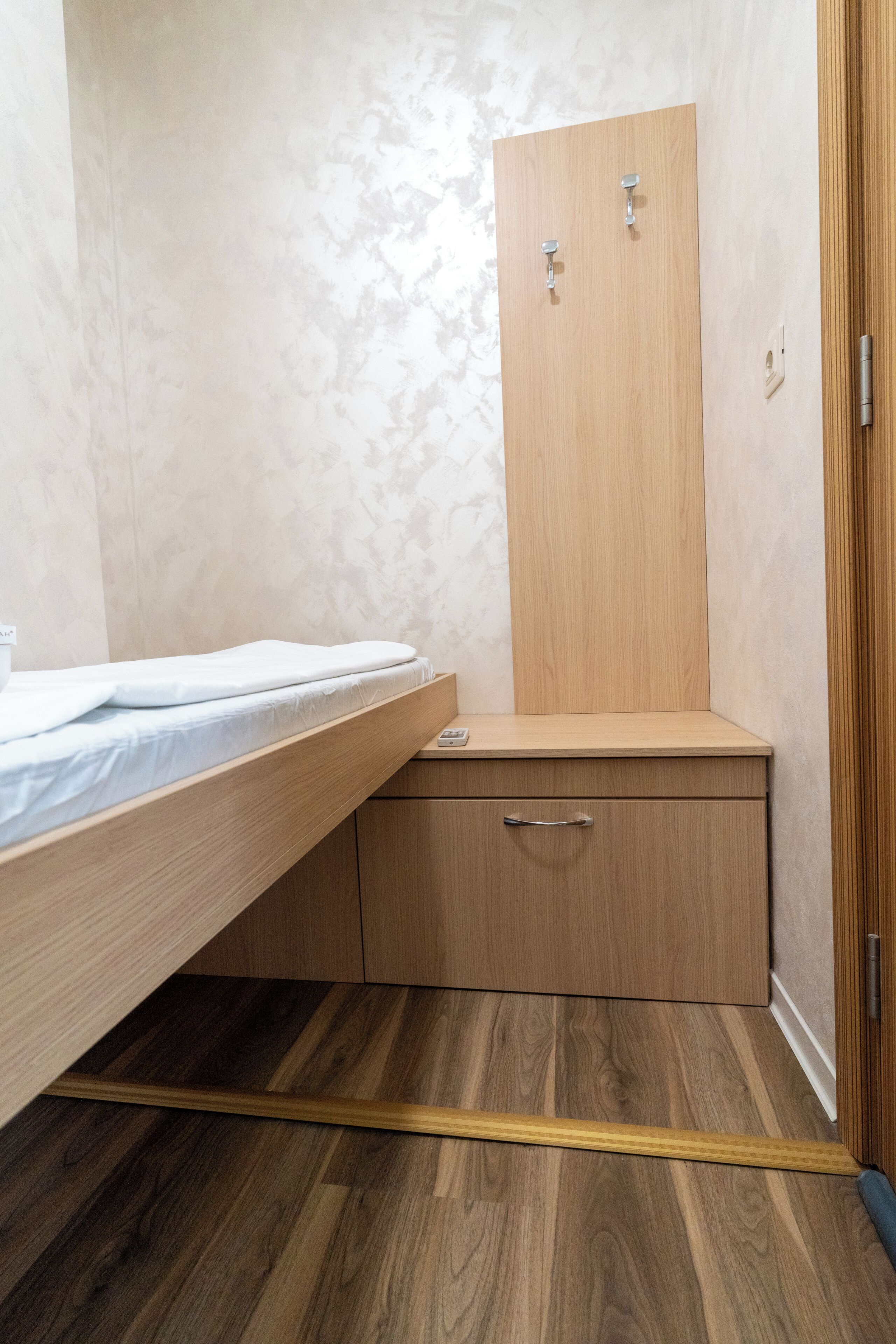 Economy enkelrum - utsikt mot staden | Sängtillbehör av högsta kvalitet, minibar och mörkläggningsgardiner