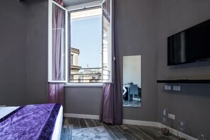 Superior Suite, City View | Pillowtop beds, in-room safe, desk, iron/ironing board - Lea Luxury Rooms (Rome)