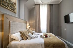 Double Room, City View | Pillowtop beds, in-room safe, desk, iron/ironing board - Lea Luxury Rooms (Rome)