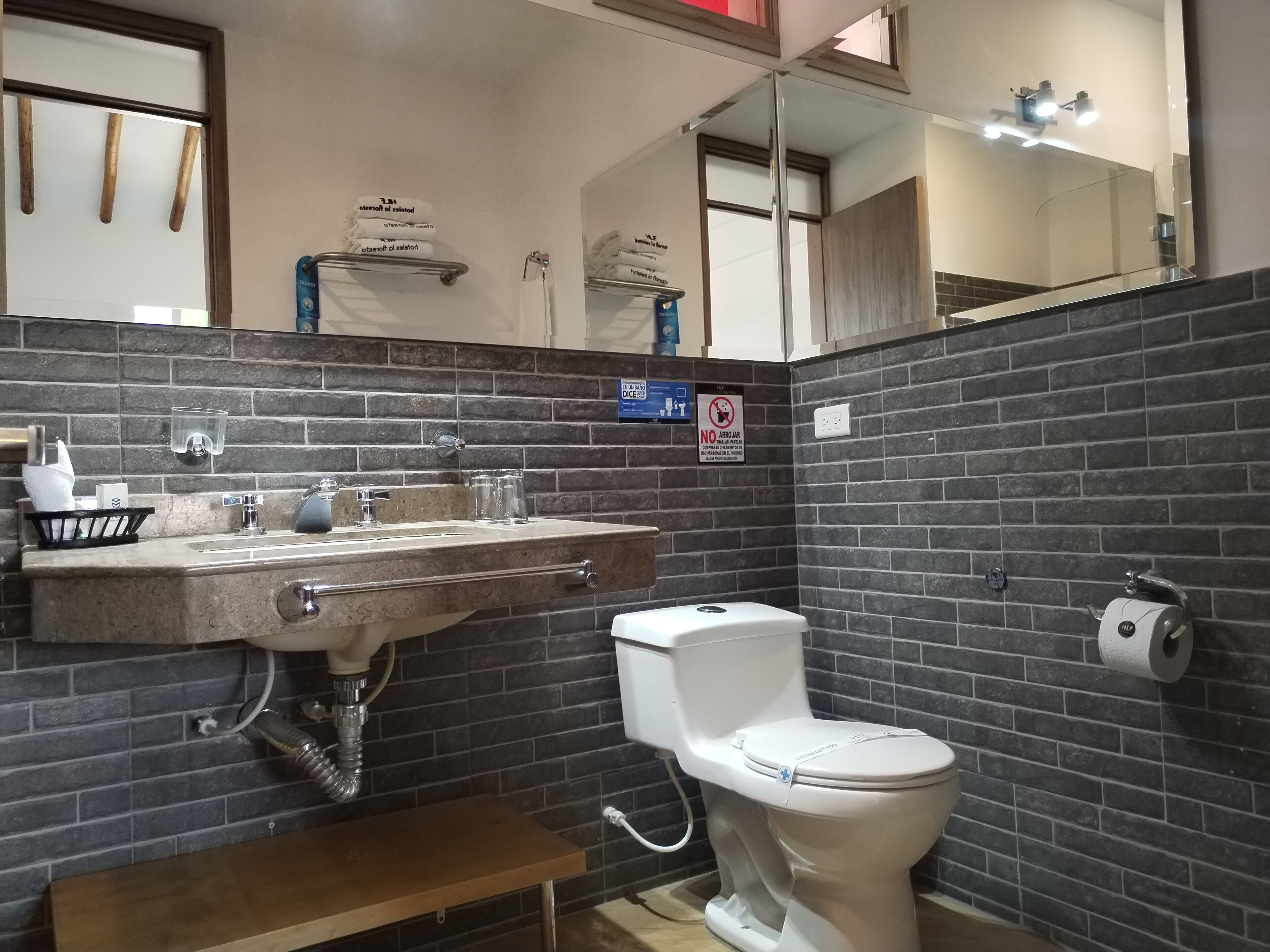 shower, rainfall showerhead, free toiletries, towels