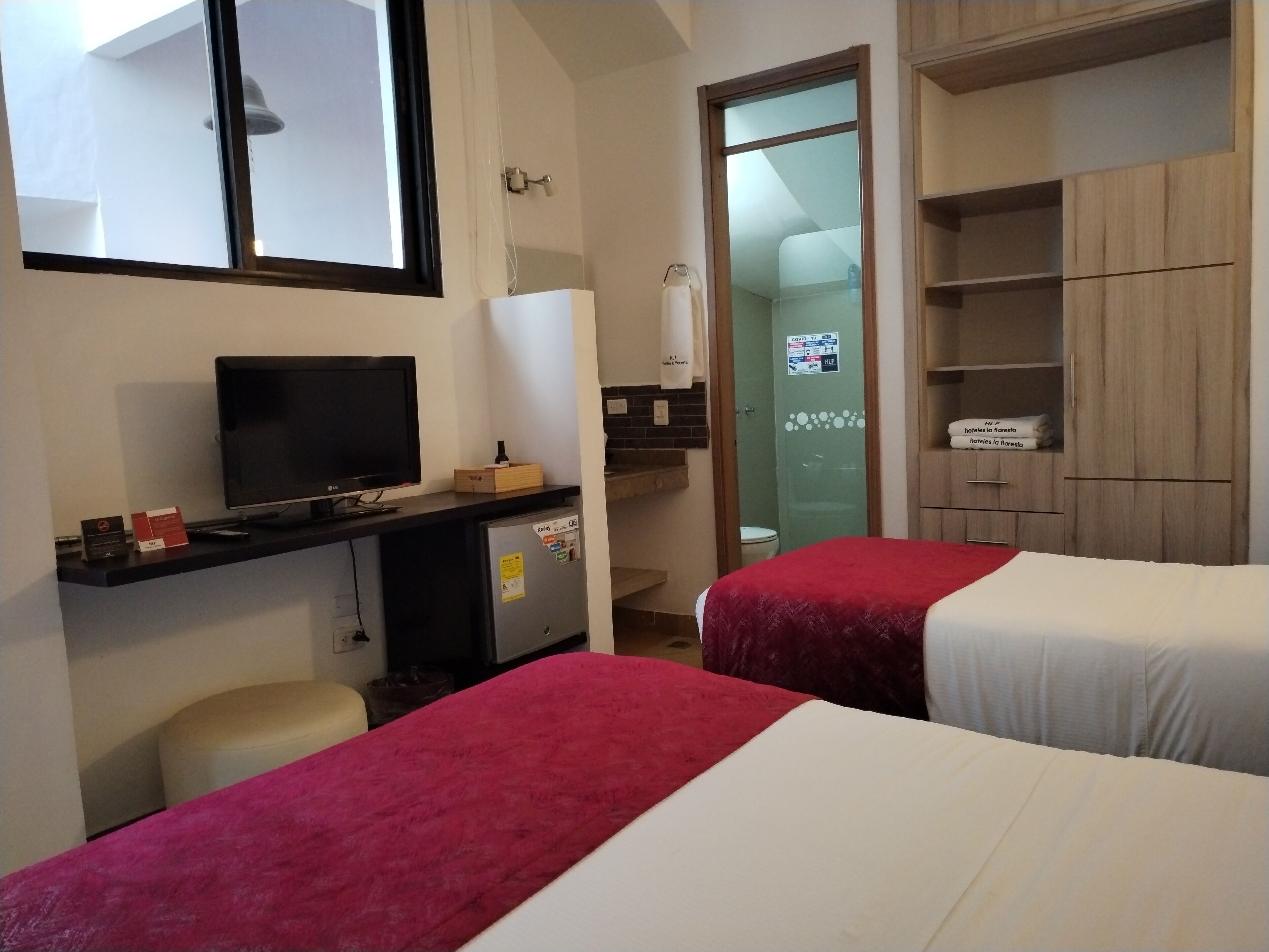 standard triple room | 1 bedroom, desk, free wifi, bed sheets