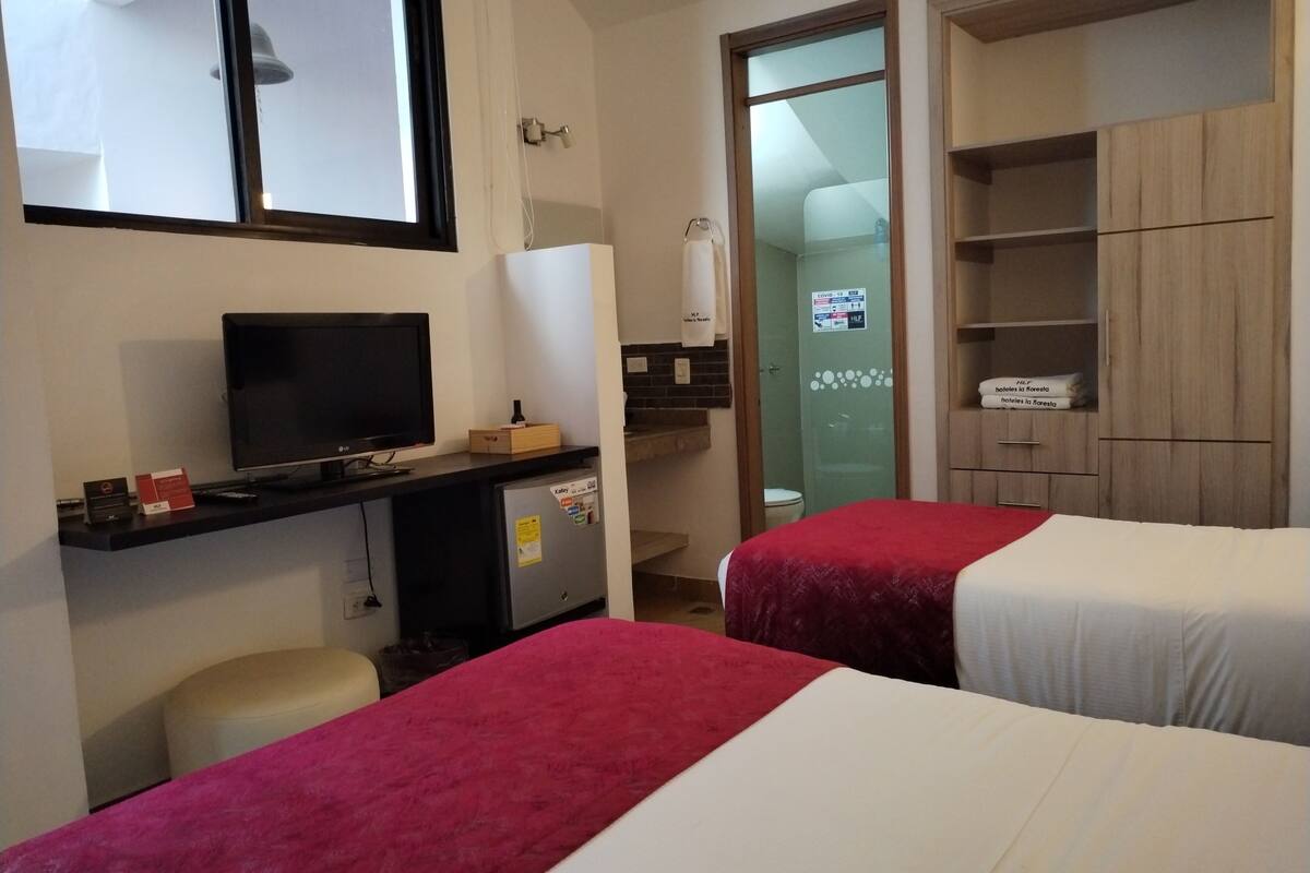 standard triple room | 1 bedroom, desk, free wifi, bed sheets