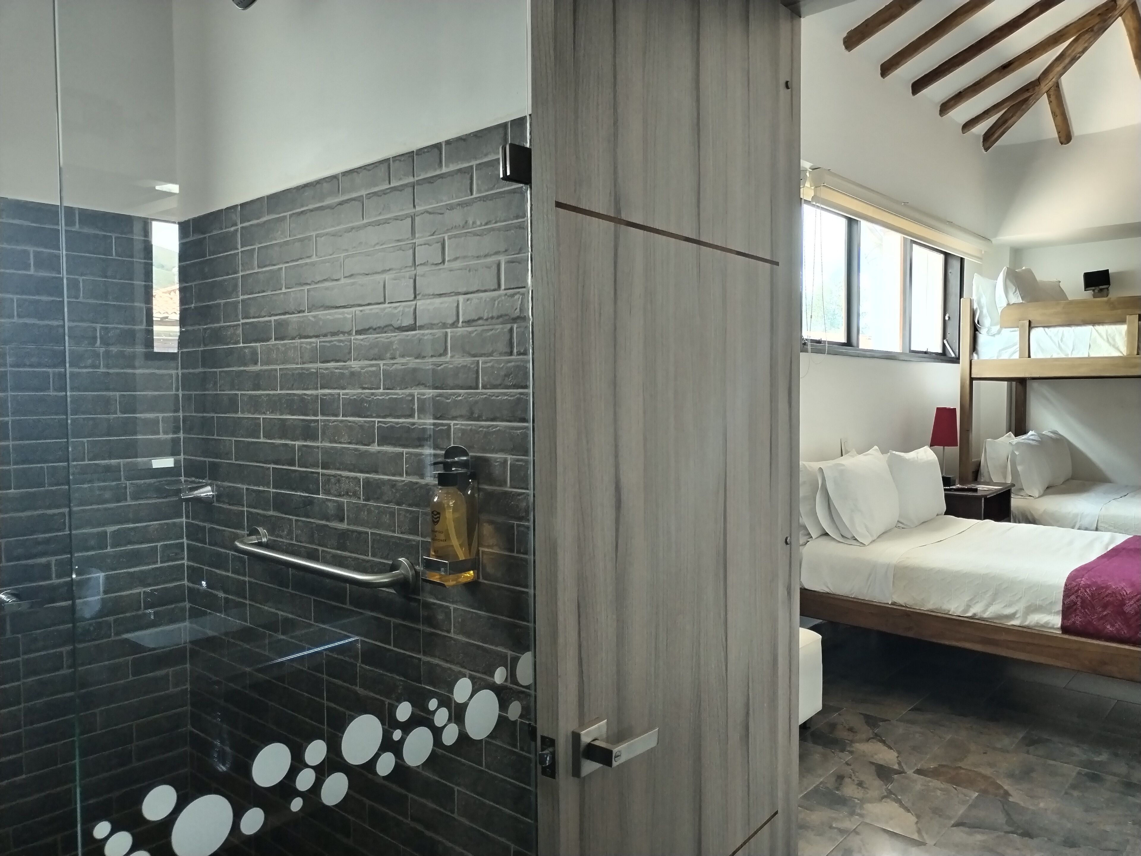 Family Room | Desk, free WiFi, bed sheets