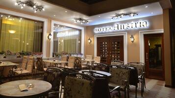 Breakfast, lunch, dinner served; local and international cuisine