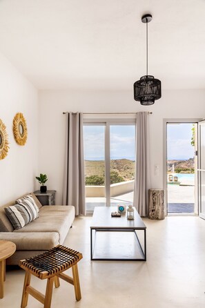 Superior-Zweibettzimmer, 2 Schlafzimmer, eigener Pool, Poolblick | Wohnbereich
