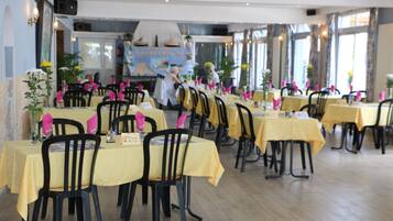 Lunch and dinner served, Regional cuisine