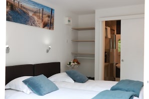 Twin Room | Blackout drapes, iron/ironing board, free cribs/infant beds - Chez Mireille Reingam Park (Berck-sur-Mer)