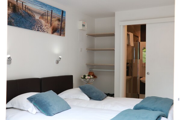 Twin Room | Blackout drapes, iron/ironing board, free cribs/infant beds