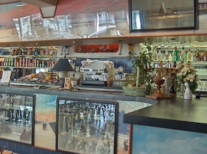 Bar (in der Unterkunft)