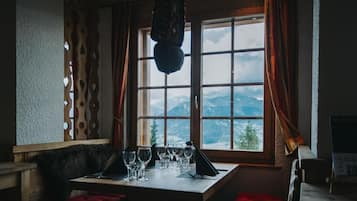 Ebéd és vacsora (a régióra jellemző ételek)