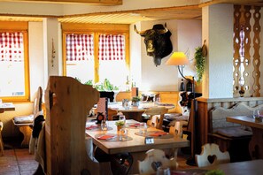 Lunch and dinner served, Regional cuisine