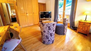 Habitació familiar | Minibar, caixa forta a l'habitació, cortines opaques i wifi gratuïta