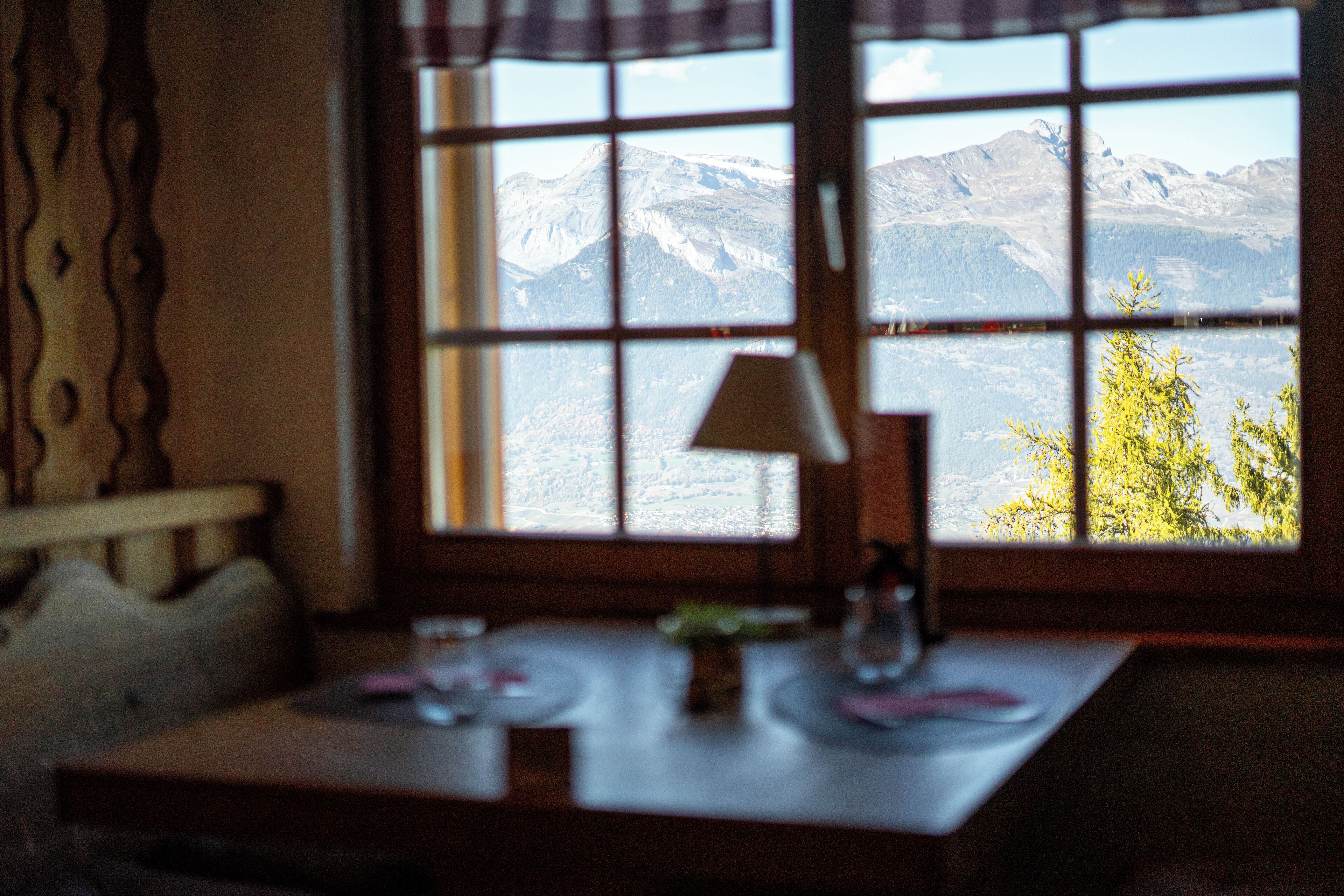 Se sirven comidas, cenas y cocina regional 