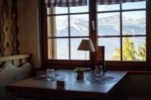 Lunch and dinner served, Regional cuisine - Hôtel Magrappé (Veysonnaz)