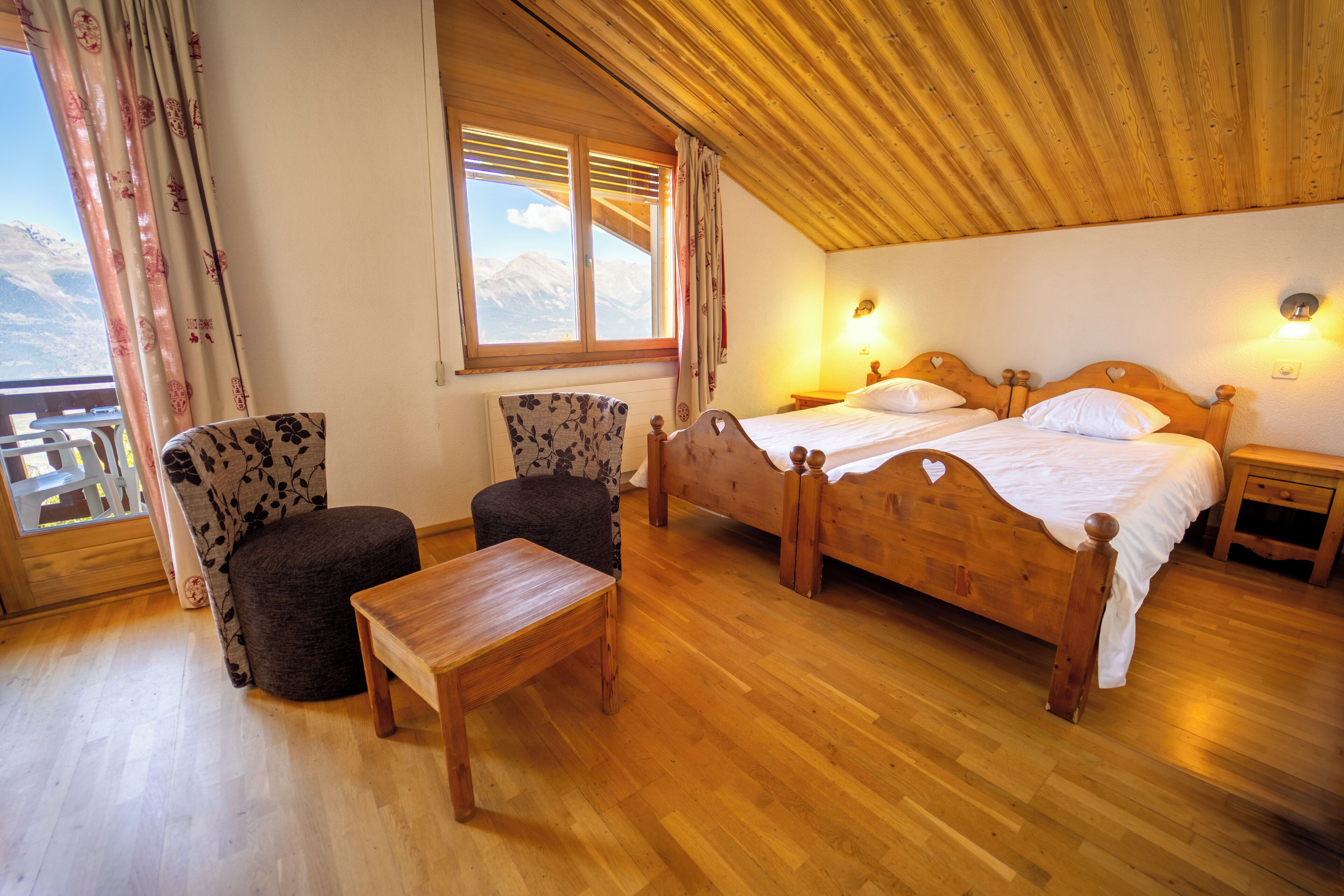 Quarto casal, vista para o vale | Frigobar, cofres nos quartos, cortinas blackout, Wi-Fi de cortesia