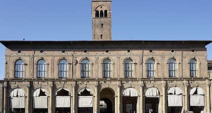 Casa Isolani Piazza Maggiore 1.0