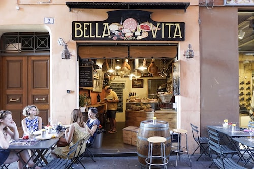 Casa Isolani Piazza Maggiore 1.0