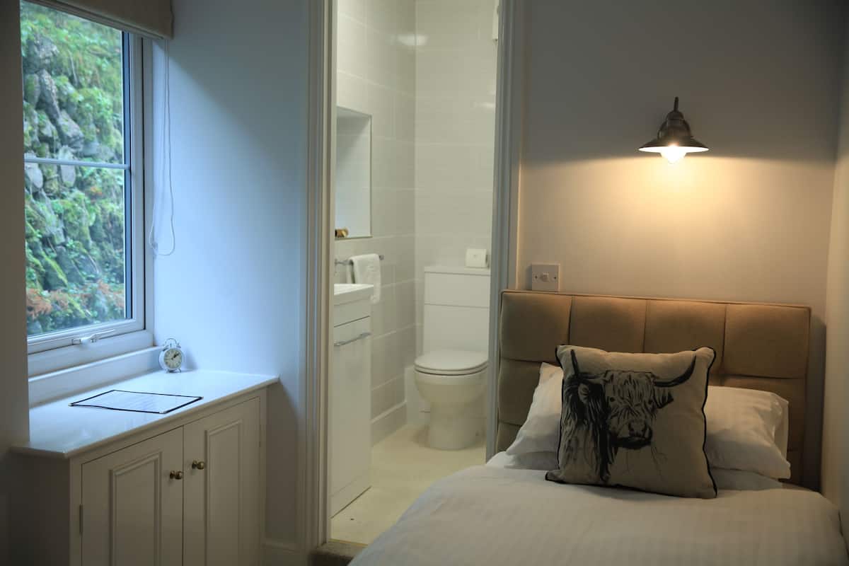 Twin Room (Room 4) | WiFi (free)