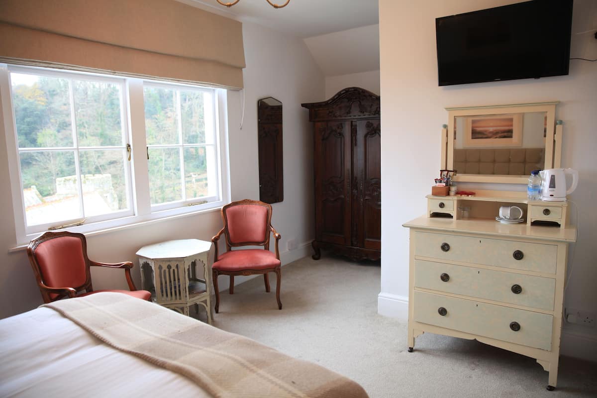 Double Room, 1 King Bed (Room 5) | WiFi (free)