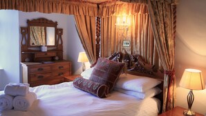 Camera doppia, 1 letto king (Room 3 - Four Poster Bed) | Wi-Fi gratuito