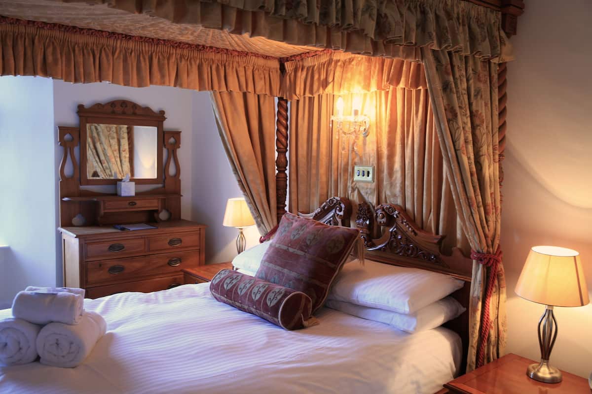 Double Room, 1 King Bed (Room 3 - Four Poster Bed) | WiFi (free)