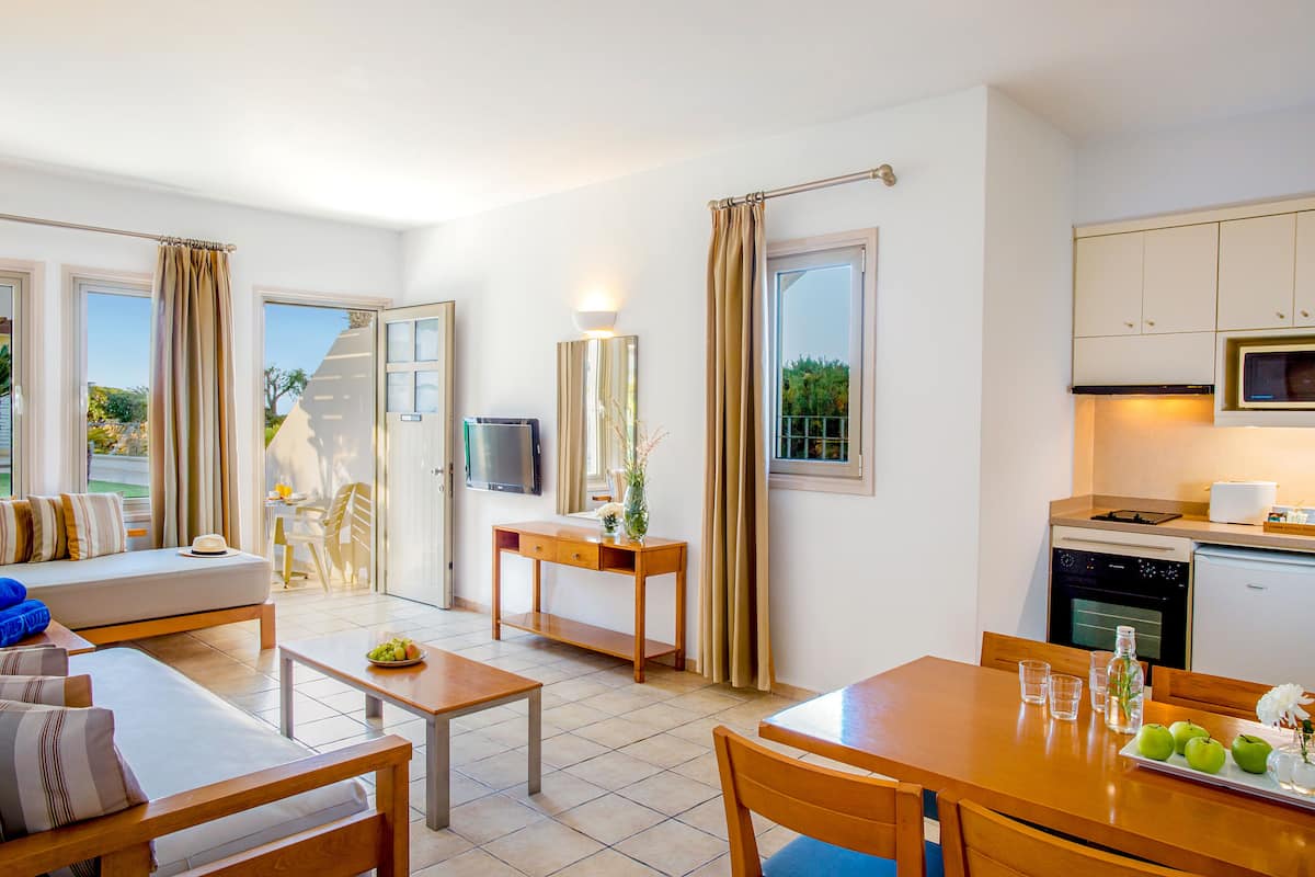 Suite, 2 Bedrooms | Private kitchenette | Fridge, microwave, oven, stovetop
