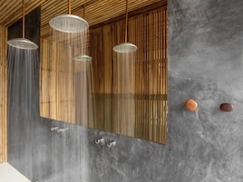 Ducha, artículos de tocador gratuitos, toallas