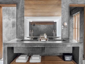 ห้องดับเบิล, ห้องน้ำในตัว, วิวทะเล (TOP SUITE) | เครื่องนอนระดับพรีเมียม, มินิบาร์, เตารีด/โต๊ะรีดผ้า, Wi-Fi ฟรี