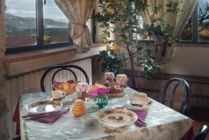 Kontinentales Frühstück gegen Gebühr