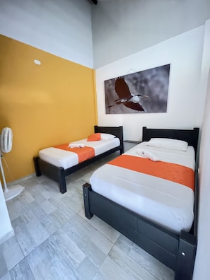 Twin Room (con ventilador) | Rollaway beds, free WiFi, bed sheets