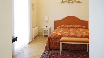 Habitació doble Deluxe | Roba de llit d'alta qualitat, cobrellits i caixa forta a l'habitació