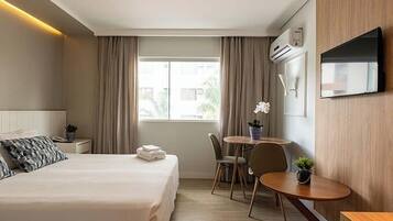 Luxury Room | Minibar, in-room safe, blackout drapes, soundproofing