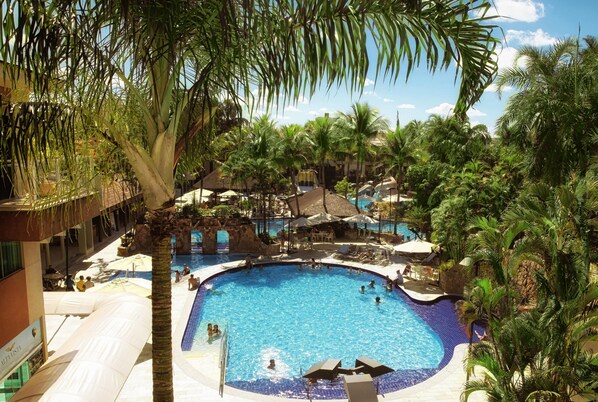 7 outdoor pools, pool loungers - Prive Thermas Hotel by WAM Experience (Caldas Novas)