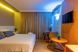 Luxury Room | Minibar, in-room safe, blackout curtains, soundproofing - Prive Thermas Hotel by WAM Experience (Caldas Novas)