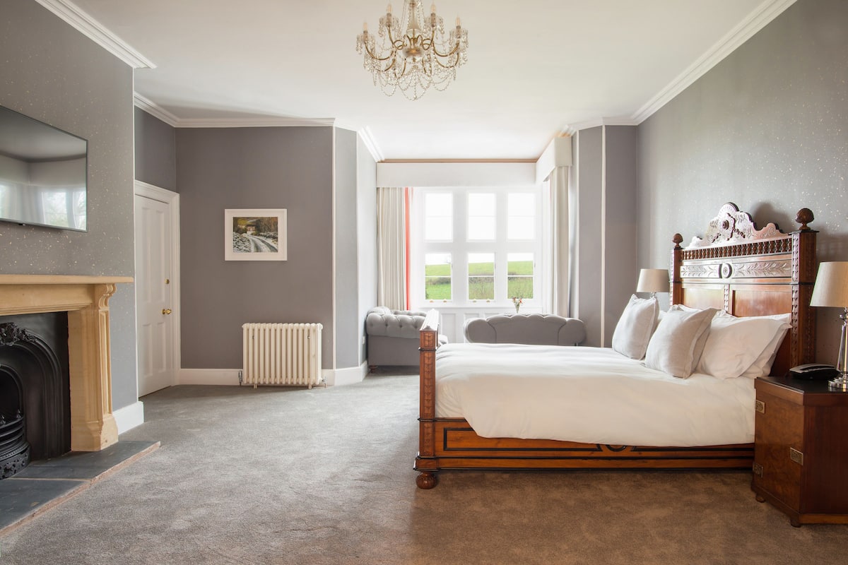 Premium bedding, minibar, in-room safe, individually decorated