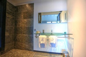 Villa, Meerblick | Badezimmer