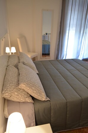 Bureau, Wi-Fi gratuit, draps fournis