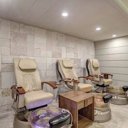 Sauna, hot tub, steam room, body treatments, hydrotherapy, aromatherapy
