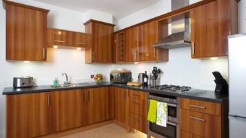 Apartemen (1 and half bedroom) | Meja kerja, setrika/meja setrika, dan tempat tidur bayi (biaya tambahan)