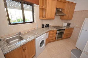 Apartment, 1 Bedroom (Q Junior) | Private kitchen