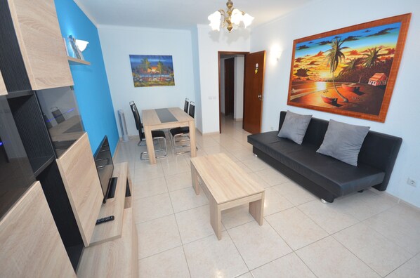 Apartment, 1 Bedroom (H Junior) | Living room