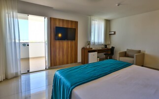 Minibar, caja fuerte, escritorio y espacio para trabajar con un portátil